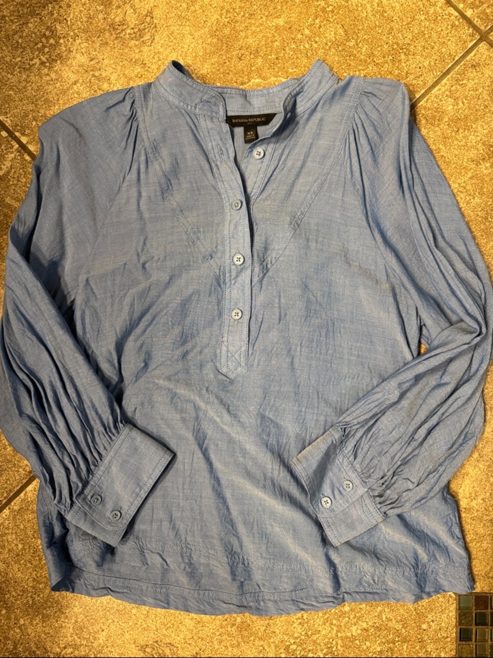 Banana Republic Light Blue Casual Button-Front Pullover Shirt